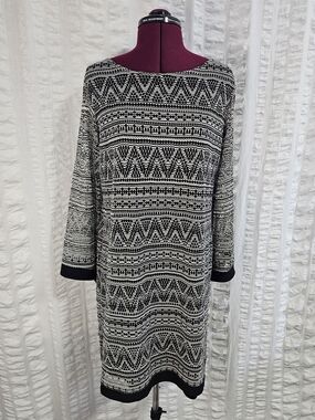 GNW Black and White Geometric Long Sleeve Shift Dress